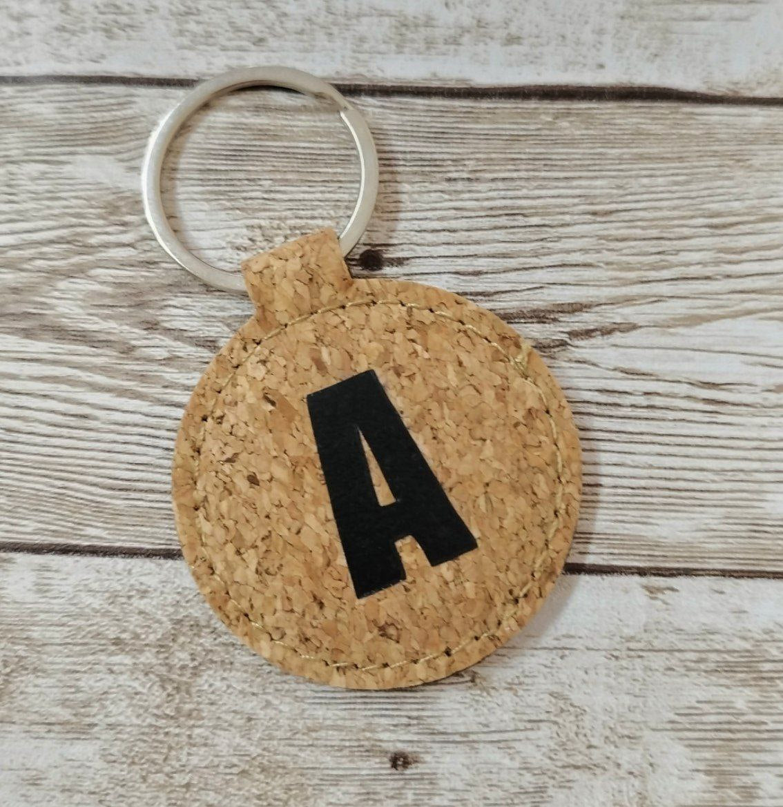 Llavero de corcho personalizado con inicial